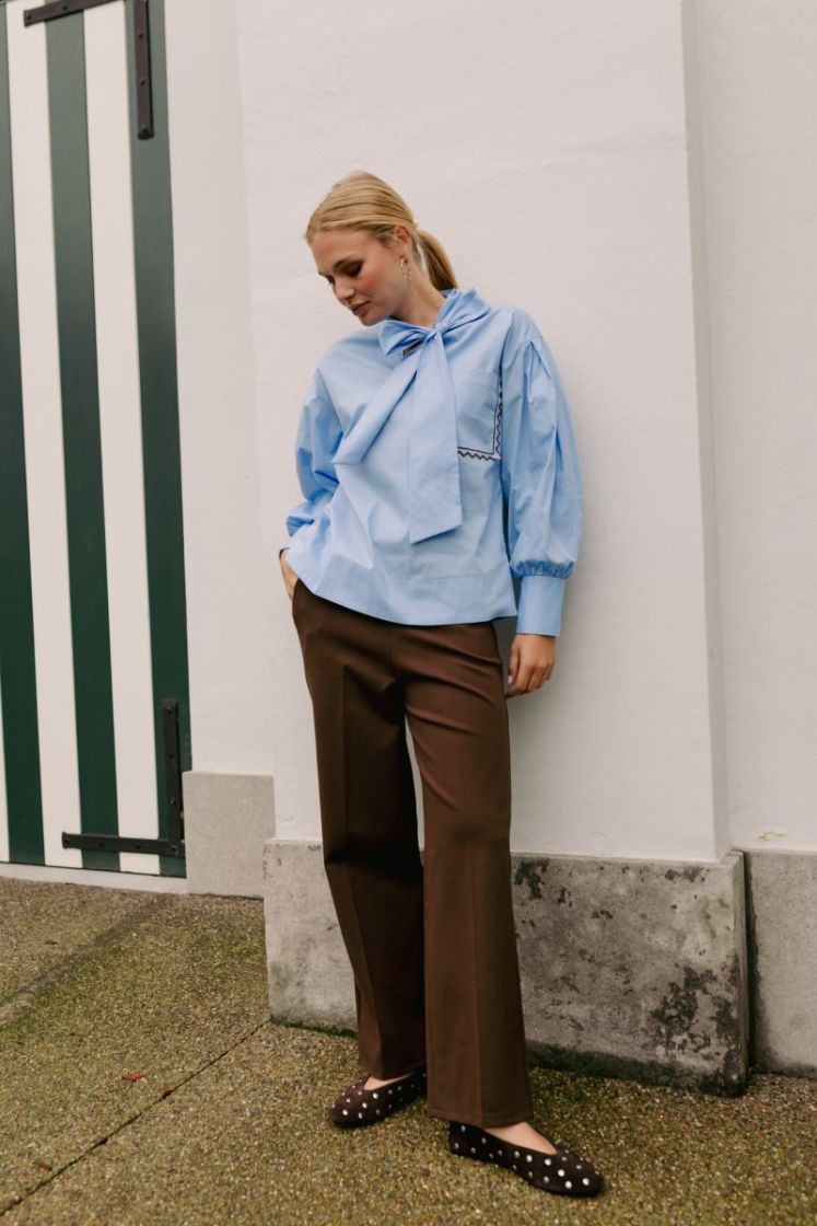  BLUE LEGER